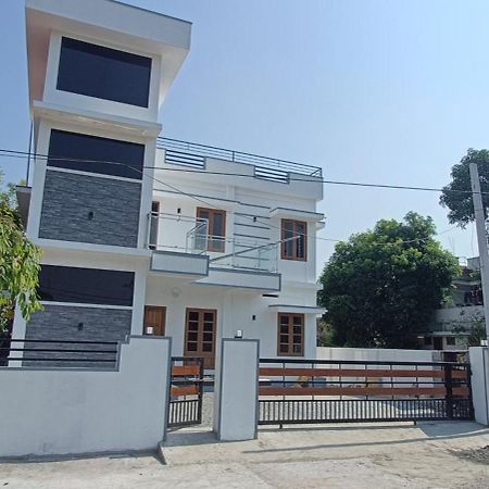 Valiyaparambil House Villa Kochi Exterior photo