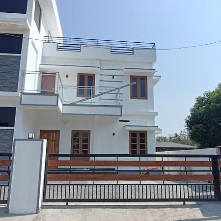 Valiyaparambil House Villa Kochi Exterior photo